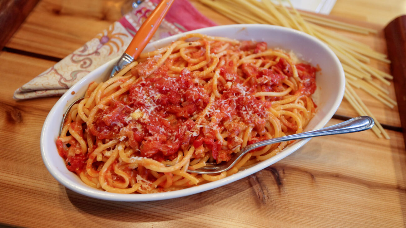 Spaghete cu sos Amatriciana